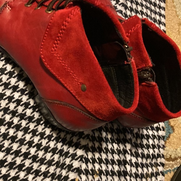 Red leather ankle boots - Picture 3 of 9